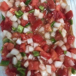 トマトのサラダ ピリニャカ